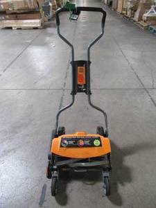 lot 13 image: Fiskars 18 in. Cut Manual Push Non-Electric Walk Behind Reel Mower 362050-1001