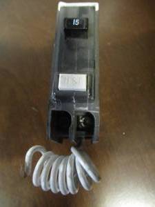 lot 850 image: Eaton Type BR 15 Amp 1 in. Single Pole Self Test Ground Fault Circuit Breaker GFTCB115CS