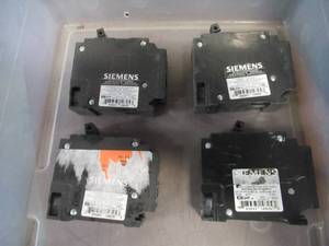 lot 867 image: (4-Pack) - Siemens Q1520 - 1520 Amp Tandem Single-Pole Type QT Circuit Breakers