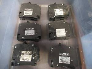 lot 868 image: (6-Pack) - Siemens Q1515U - 15 Amp Tandem Single-Pole Type QT Circuit Breakers