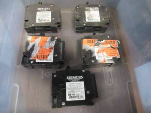 lot 869 image: (5-Pack) - Siemens Q1515NC - 15 Amp Tandem Single-Pole Type QT NCL-Circuit Breakers
