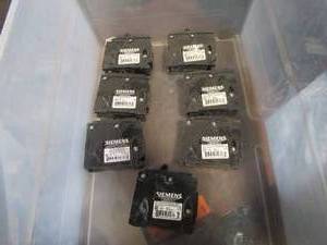 lot 876 image: (7-Pack) - Siemens Q115U - 15 Amp Single-Pole Type QP Circuit Breakers