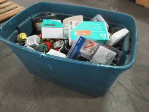 lot 884 image: WHOLESALE MIXED BIN OF MISCELLANEOUS PLUGS, OUTLET ADAPTERS AND MORE