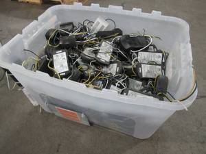 lot 886 image: WHOLESALE MIXED BIN OF MISCELLANEOUS CEILING FAN UNIVERSAL REMOTE RECEIVERS