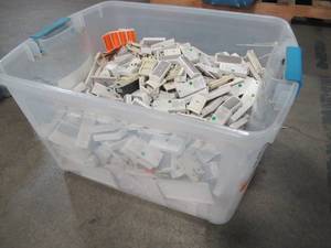 lot 894 image: WHOLESALE MIXED BIN OF MISCELLANEOUS UNIVERSAL REMOTES FOR HUNTER AND HAMPTON BAY CEILING FANS