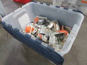 lot 898 image: WHOLESALE MIXED BIN OF MISCELLANEOUS DOORBELL PUSH BUTTONS
