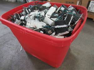lot 902 image: WHOLESALE MIXED BIN OF MISCELLANEOUS TIMER AND ROCKER SWITCHES