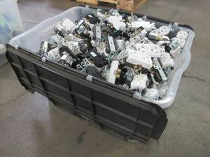 lot 906 image: WHOLESALE MIXED BIN OF MISCELLANEOUS OUTLETS