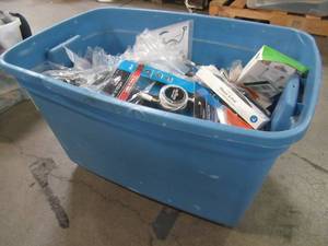 lot 909 image: WHOLESALE MIXED BIN OF MISCELLANEOUS USB, PHONE AND TABLET CABLES