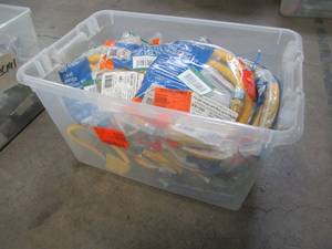 lot 914 image: WHOLESALE MIXED BIN OF MISCELLANEOUS GAS APPLIANCE CONNECTING HOSES