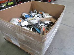 lot 202 image: ELECTRICIANS WHOLESALE MIXED PALLET OF MISCELLANEOUS ELECTRICAL HOME IMPROVEMENT AND BUILDING MATERIALS