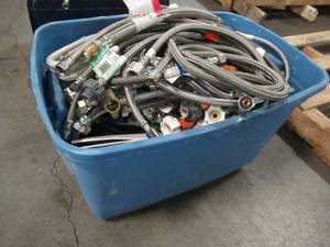 lot 928 image: WHOLESALE MIXED BIN OF MISCELLANEOUS WATER CONNECTING SUPPLY LINES