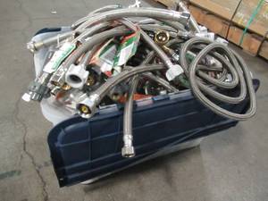 lot 929 image: WHOLESALE MIXED BIN OF MISCELLANEOUS WATER CONNECTING SUPPLY LINES