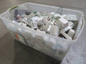 lot 900 image: WHOLESALE MIXED BIN OF MISCELLANEOUS CEILING FAN WALL SWITCHES