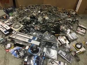 lot 8 image: ASSORTED PALLET WITH MIXED FAUCETPLUMBING PRODUCTS SEE PICS