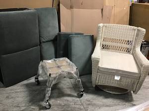 lot 36 image: ASSORTED PALLET WITH MIXED OUTDOOR FURNITURE SEE PICS