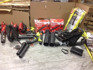 lot 5 image: Assorted pallet with outdoor tools ORIGINAL COSTUMER RETURNS