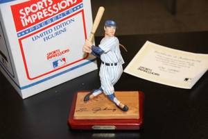 Sports Impressions Lou Gehrig Figurine Statue 42305000
