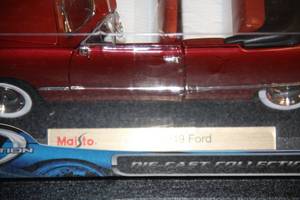 Maisto Special Edition 118 1949 Ford Convertible Die Cast Car