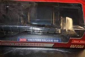 Sun Star 118 1963 Ford Galaxie 500 Die Cast Car