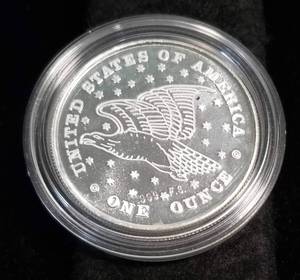 1 TROY OZ. .999 FINE SILVER STATUE OF LIBERTY IN AIRTITE