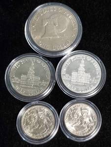 5 BICENTENNIAL COINS SOME SILVER