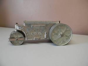 lot 9 image: Vintage Hubley Kiddie Toy Cast Metal Diesel Steam Roller Truck 480 - VERY COOL PIECE - SEE PICTURES