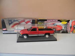 lot 14 image: ERTL AMERICAN MUSCLE 118 SCALE 1995 DODGE RAM 2500 SLT - IN COLLECTORS SHOWCASE - NICE - SEE PICTURES