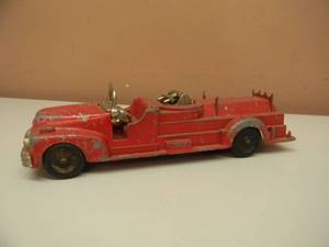 lot 20 image: VINTAGE  ORIGINAL DIE CAST HUBLEY KIDDIE TOY LADDER FIRE TRUCK NO. 468 - SEE PICTURES