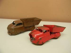 lot 22 image: 2 VINTAGE  ORIGINAL WYANDOTTE TOYS MADE IN USA PRESSED STEEL TRUCKS - SEE PICTURES