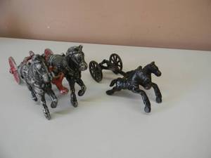 lot 24 image: 2 - VINTAGE  ORIGINAL CAST IRON TOY HORSE SETS - SEE PICTURES