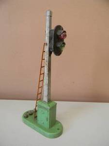 lot 29 image: VINTAGE  ORIGINAL LIONEL NO. 153 BLOCK SIGNAL TRAIN SET LIGHT - SEE PICTURES