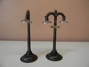 lot 31 image: 2 - VINTAGE MARX TRAIN SET ACCESSORIES - AWESOME PIECES - SEE PICTURES