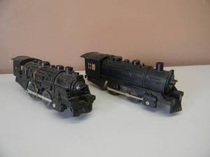 lot 33 image: 2 - VINTAGE MARX PLASTIC LOCOMOTIVES - No.400 & PLASTIC LOCOMOTIVE - BOTH ALL GEARS MOVE FREELY - SEE PICTURES