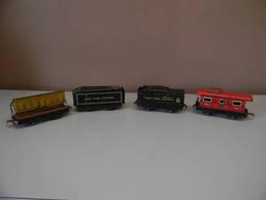 lot 34 image: 4 - Vintage Marx Tin Litho New York Central Train Cars - VERY COOL - SEE PICTURES