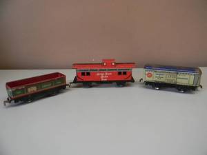lot 35 image: 3 - Vintage Marx Tin Litho Train Cars - COLORADO & SOUTHERN R.R. REFRIGERATOR, ROCK ISLAND C.R.I & P, NICKEL PLATE ROAD CABOSSE - VERY COOL - SEE PICTURES