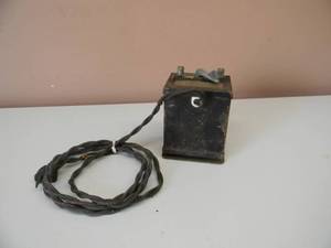 lot 37 image: VINTAGE THE LIONEL CORPORATION TYPE 1030 TRANSFORMER & WHISTLE CONTROL 115V 50W - SEE PICTURES