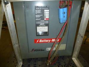 lot 7 image: Battery Mate AC 500 Charger