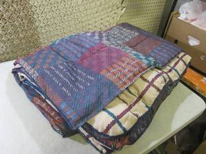 Twin Size Comforter  A-4T...