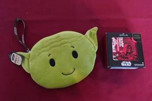 lot 22 image: Star Wars Lot - Yoda Purse and Coaster Set