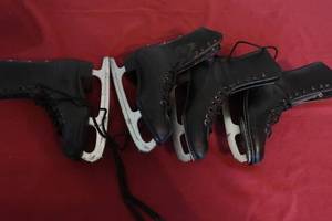 lot 26 image: 2 Pairs of Boys Ice Skates