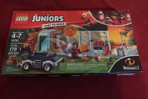 lot 67 image: LEGO Juniors Incredibles LEGO Set - NEW