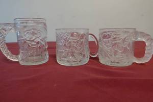 lot 116 image: 3 Vintage Batman Glass Mugs