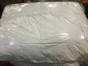 TCS Down-Free Alternative Baffled Square 4 in. Queen Softbed Mattress Topper, FA20-Q-WHITE, NEW