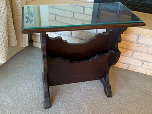 lot 20 image: Antique Petite Accent Table