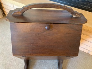 lot 21 image: Vintage Sewing Basket