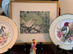 lot 28 image: Bird Themed Decor