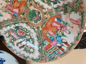 lot 25 image: Asian Inspired Decor