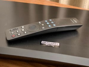 lot 38 image: Samsung Blue-Ray DVD Player w Remote