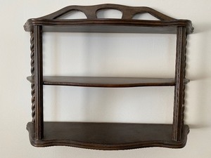 lot 40 image: Cute Small Wall Shelf